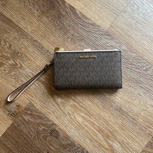 Michael Kors double zip wristlet brown blush MK signature